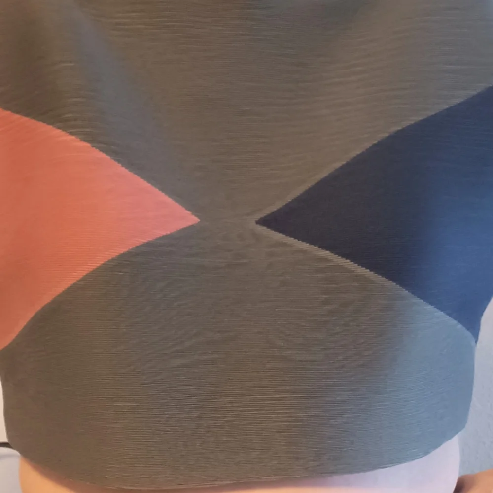 Stretch Geometric Mock Neck Short Sleeve Crop Top - Picture 4 of 5